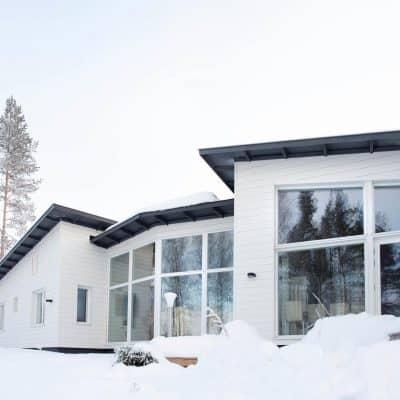 Valmiiksi maalattu, piilokiinnitettävä Topcoat-W ulkoverhouspaneeli