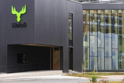 MetsäGroupin vierailukeskus Pro Nemus on verhoiltu Siparila Topcoat ulkoverhouksella