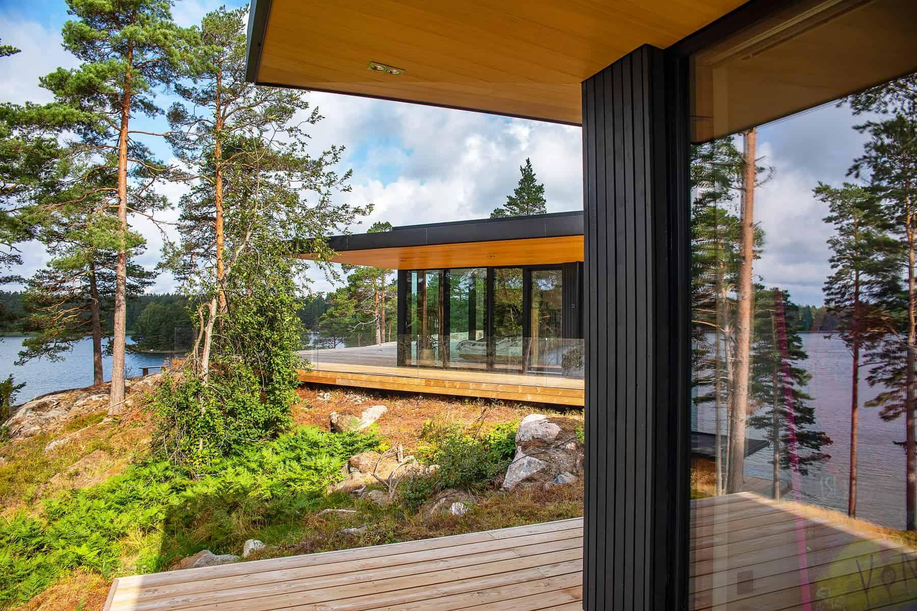 Välimaalattu ulkoverhouspaneeli UTS 28x145mm, sävy RAL9005 musta