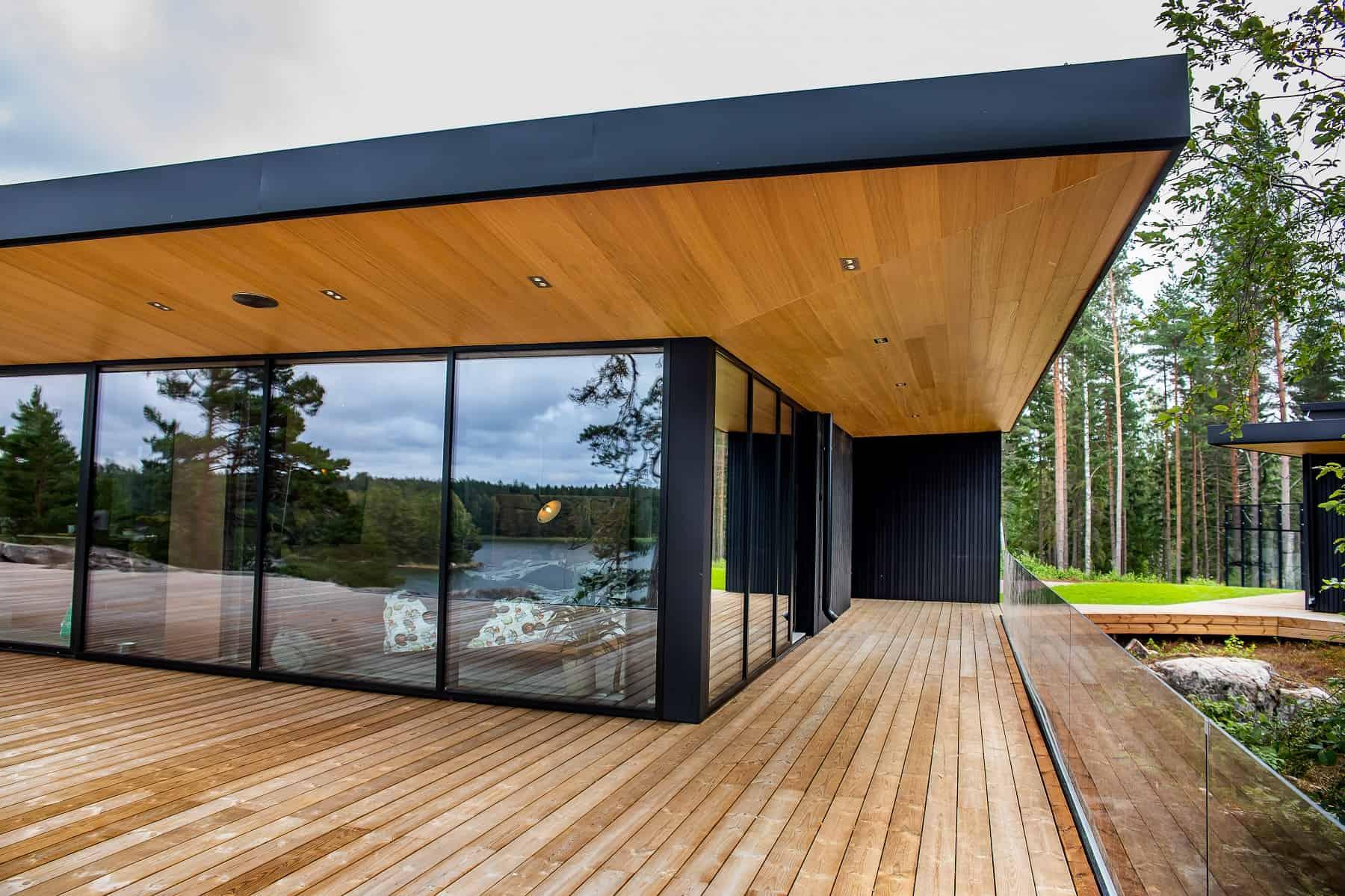 Välimaalattu ulkoverhouspaneeli UTS 28x145mm, sävy: RAL9005 musta